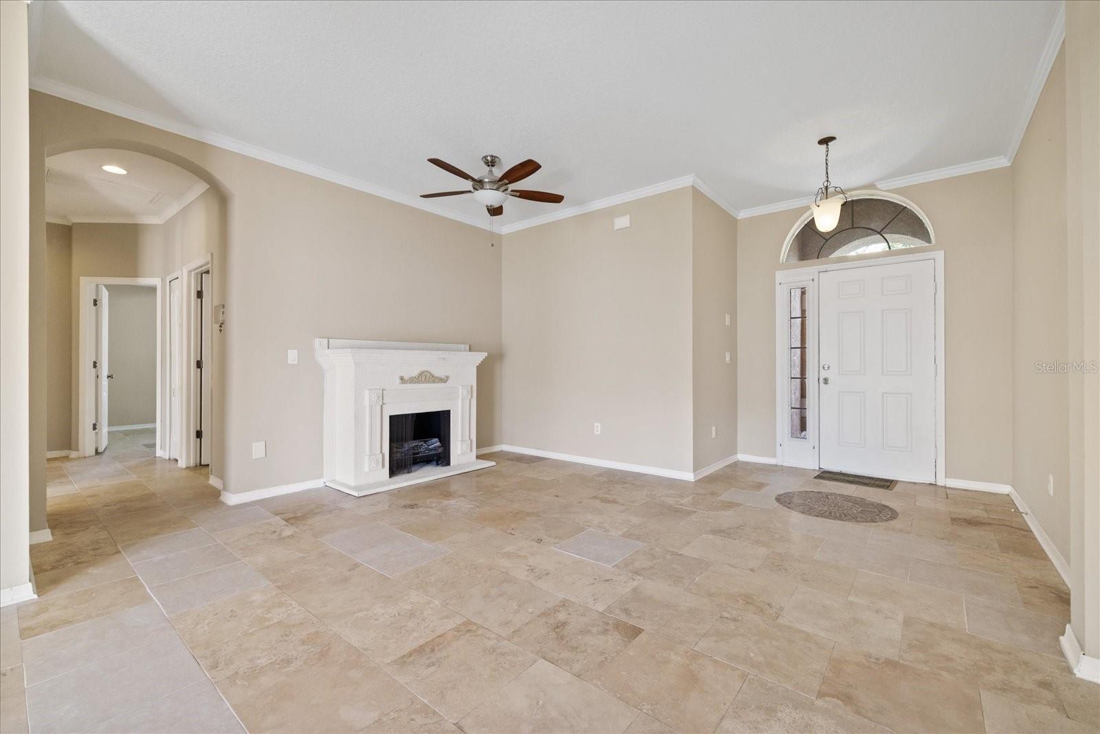 1833 MIRA LAGO CIR