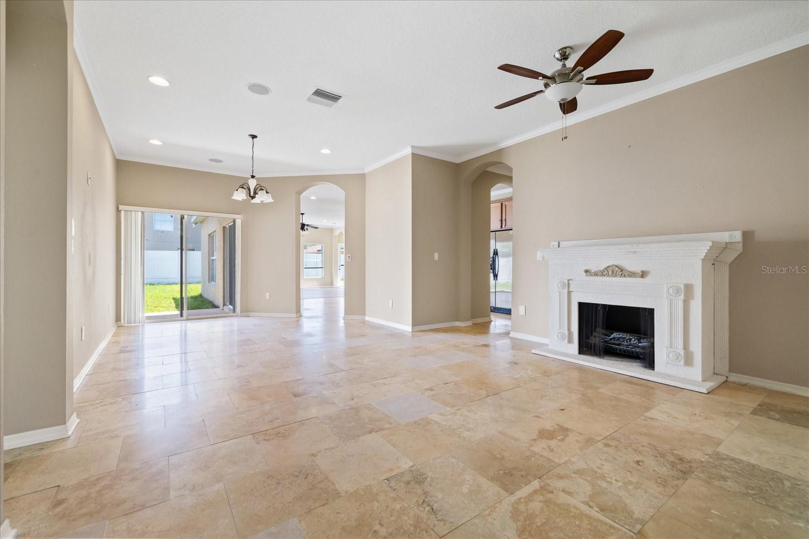 1833 MIRA LAGO CIR