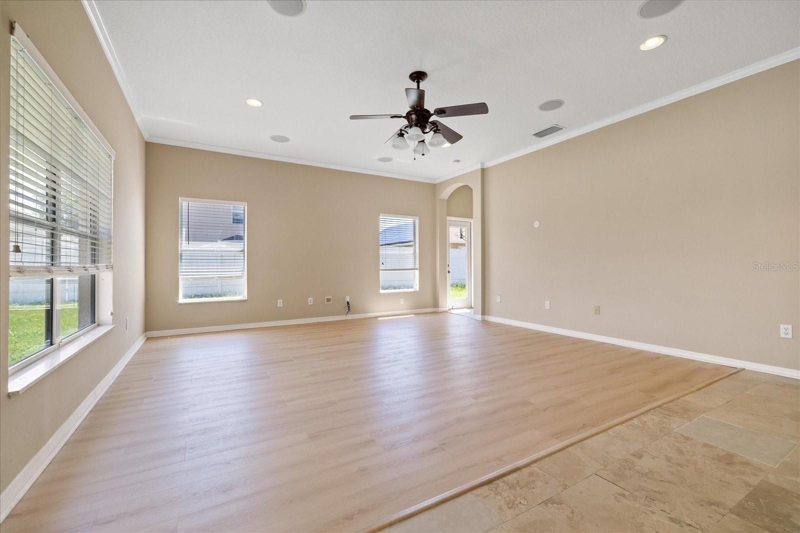 1833 MIRA LAGO CIR