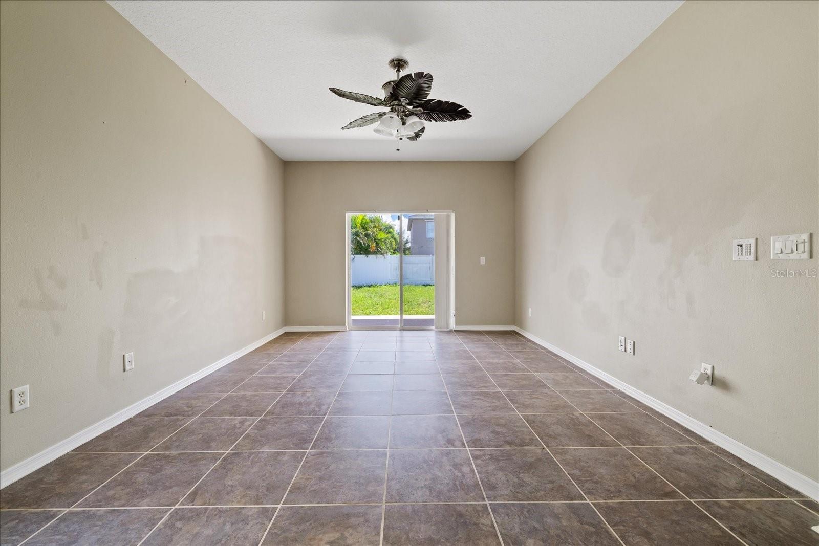 1833 MIRA LAGO CIR
