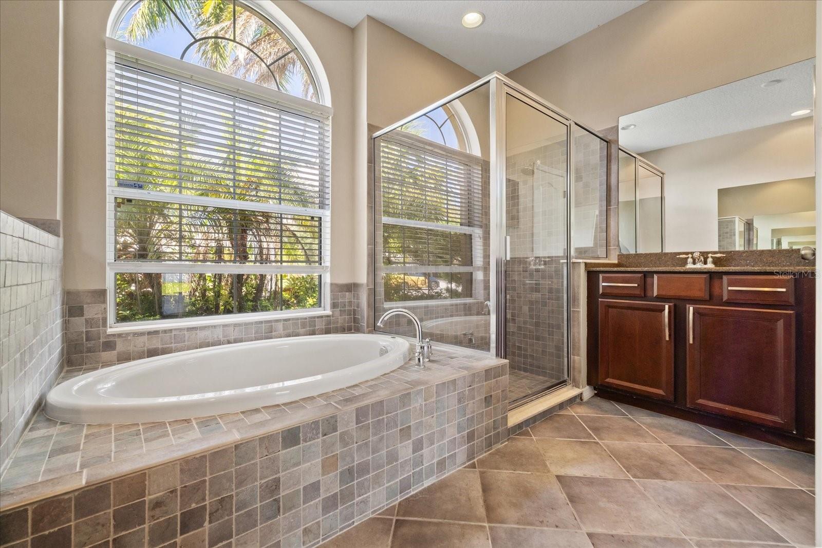 1833 MIRA LAGO CIR