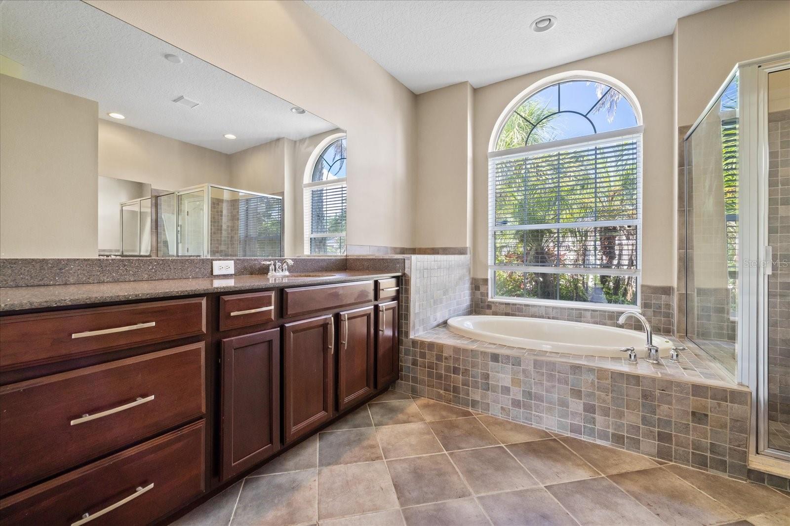 1833 MIRA LAGO CIR