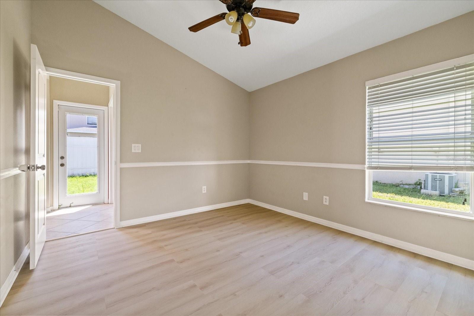 1833 MIRA LAGO CIR
