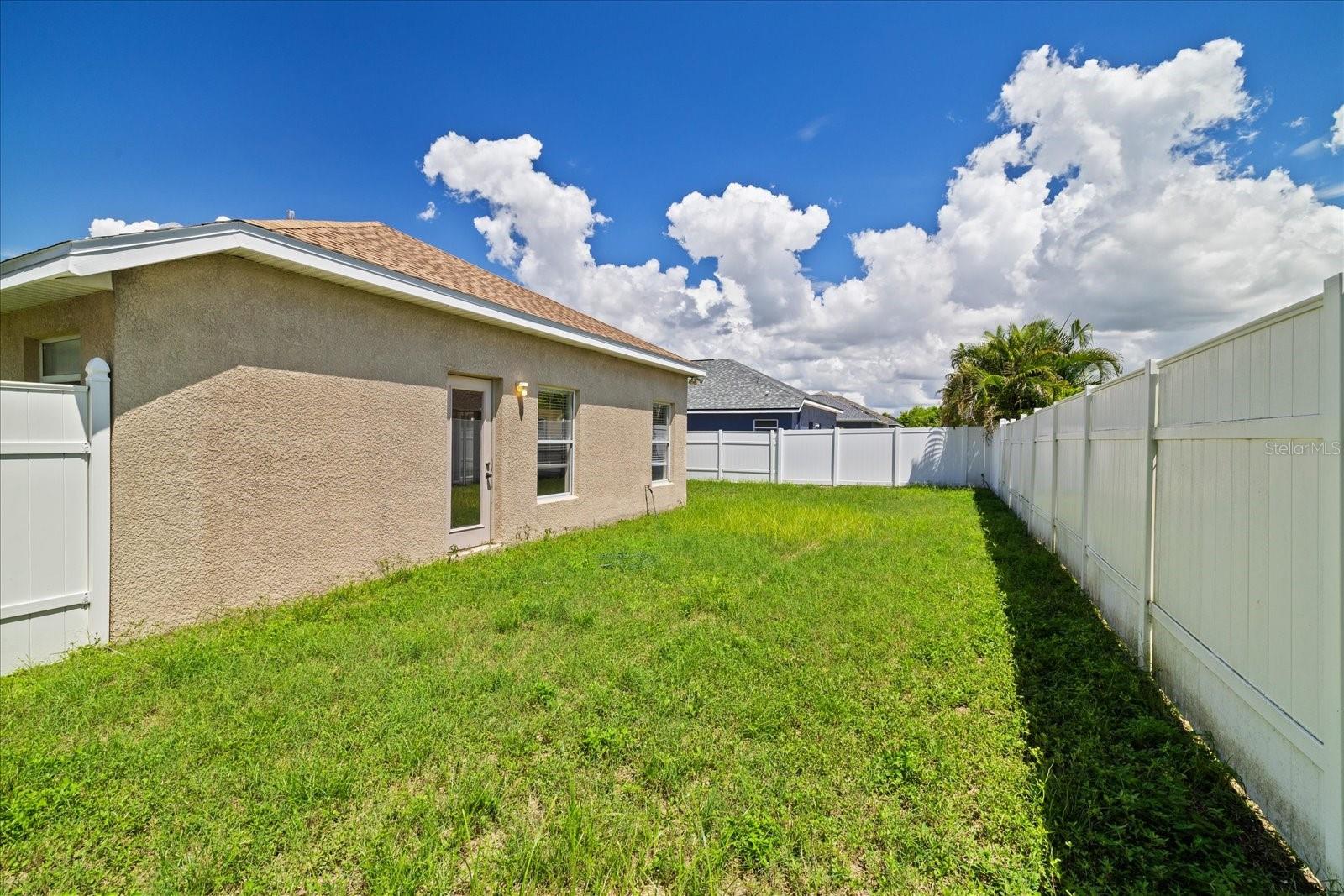 1833 MIRA LAGO CIR