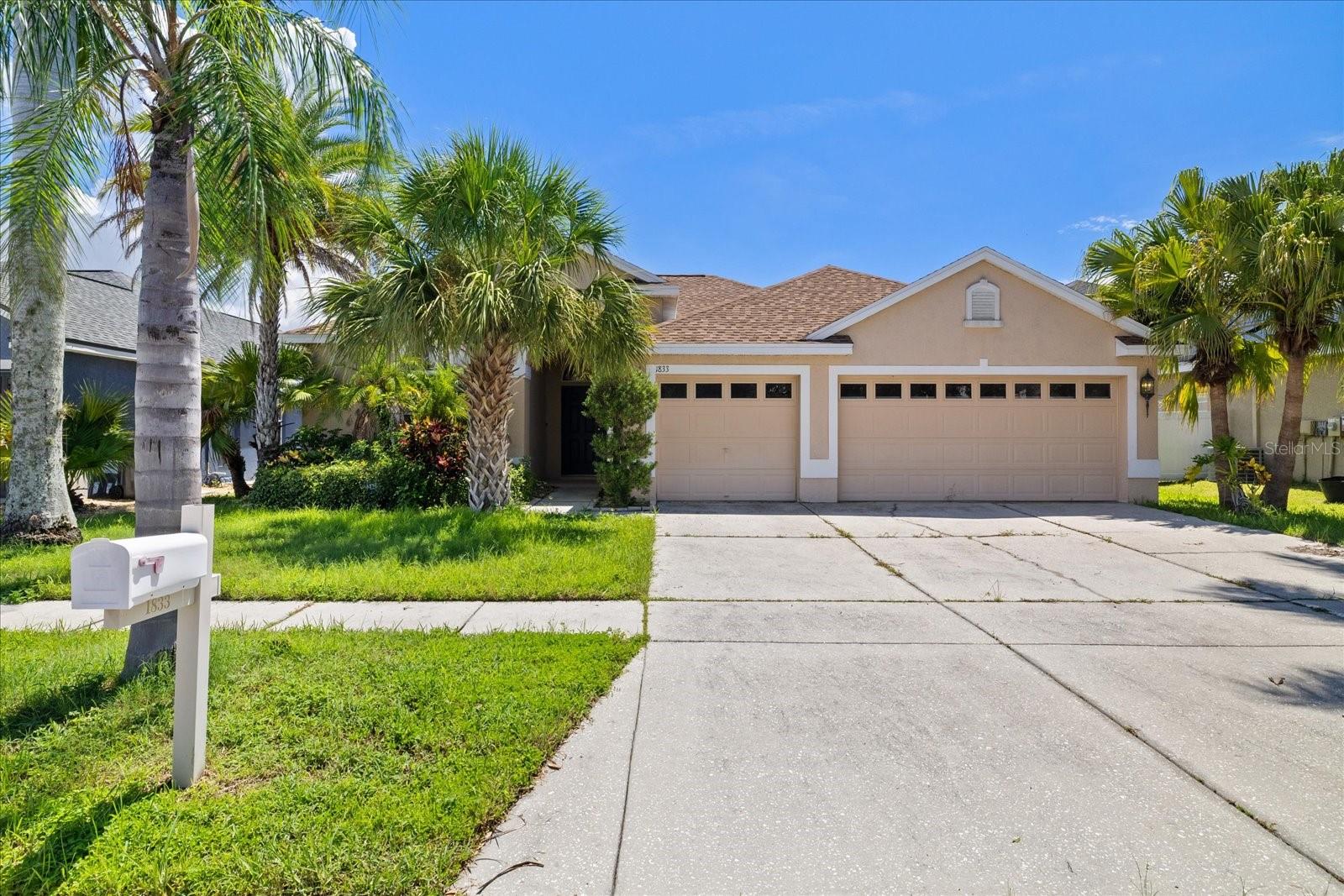 1833 MIRA LAGO CIR