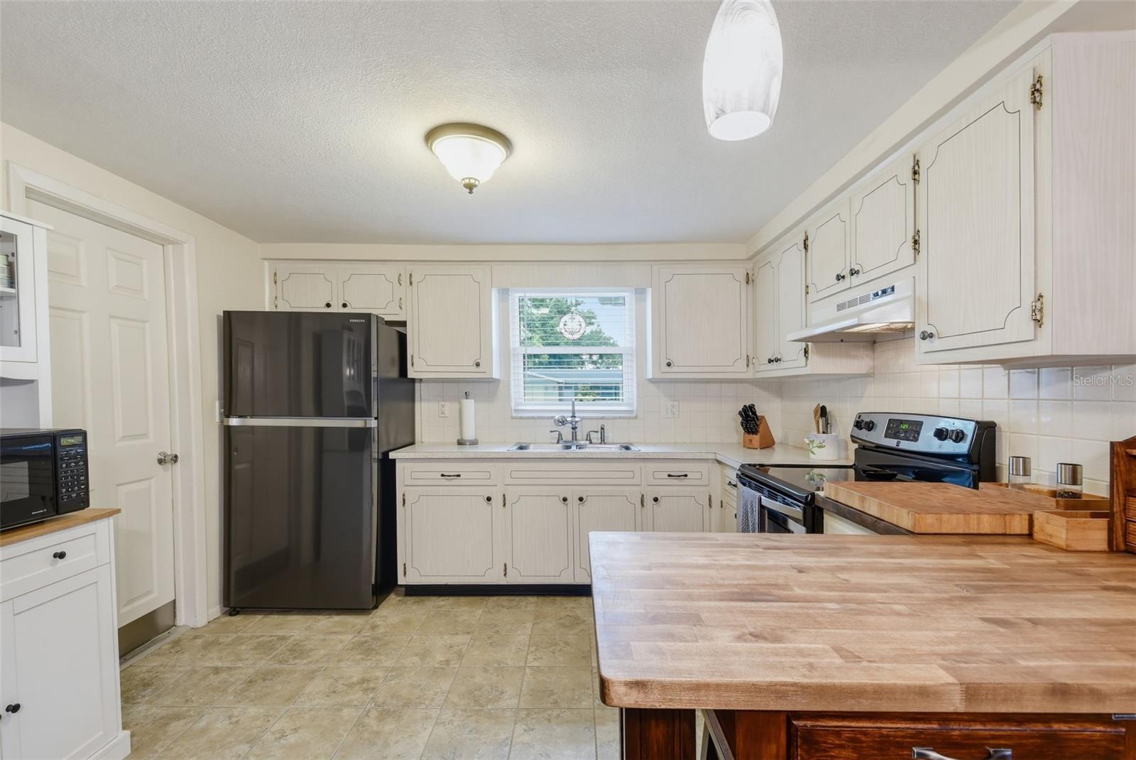 10831 MAPLEWOOD AVE