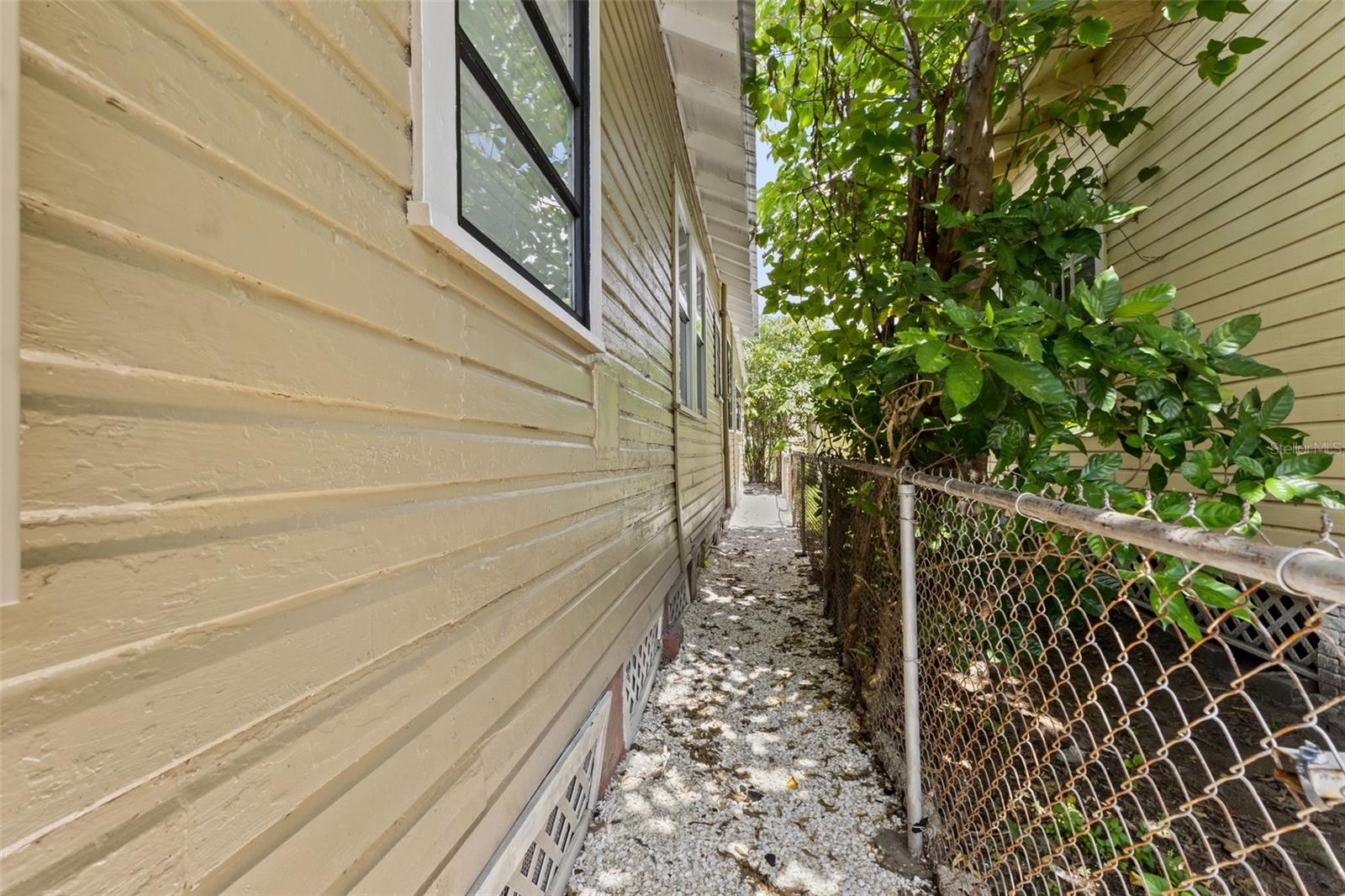 1310 E 15TH AVE