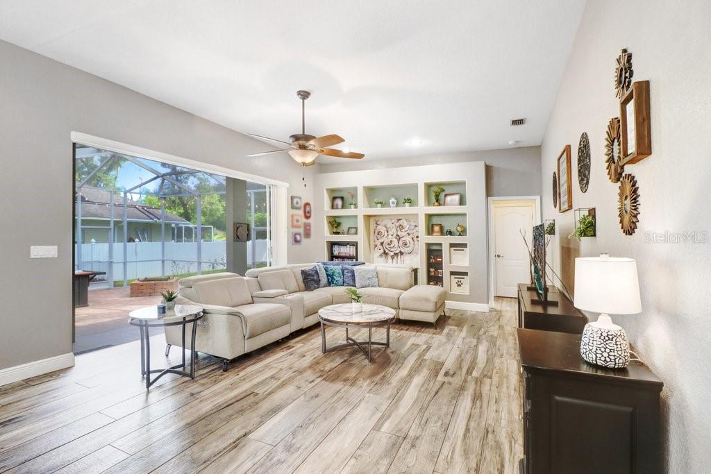 2203 VALRICO FOREST DR