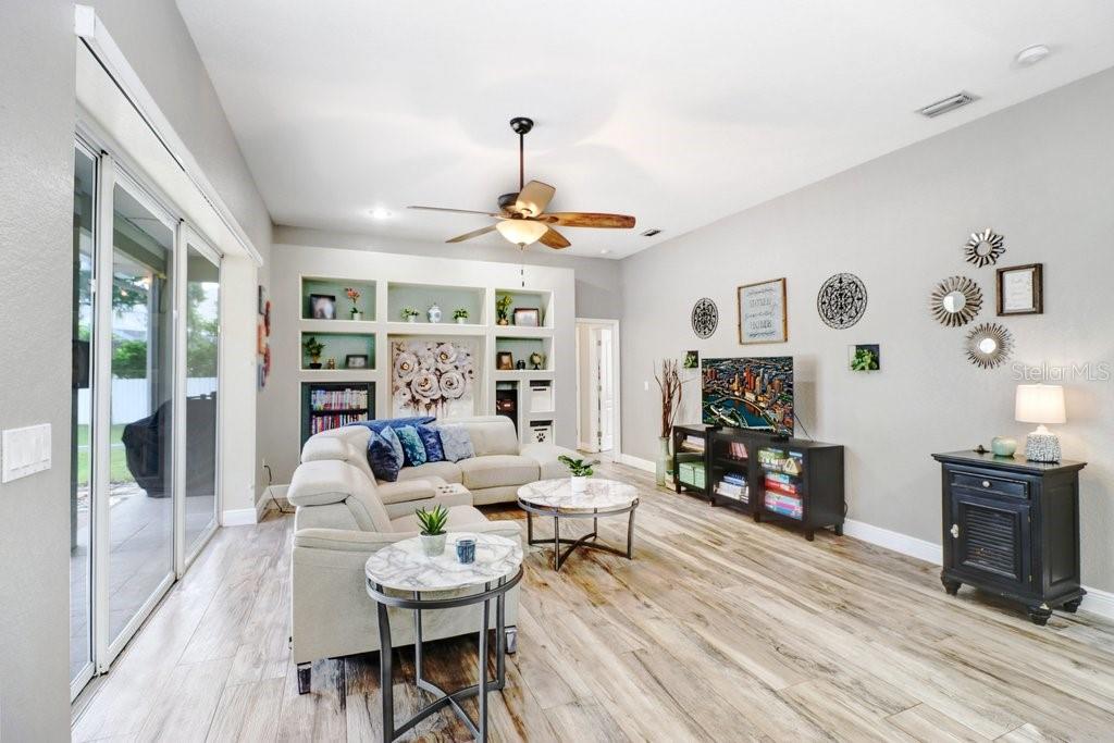 2203 VALRICO FOREST DR