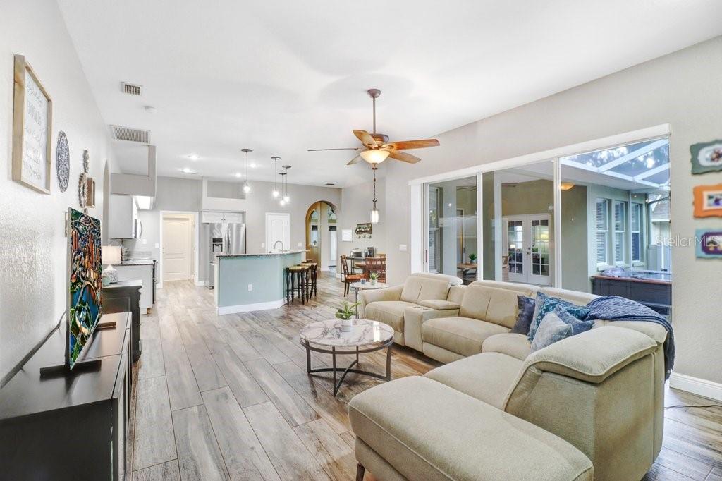 2203 VALRICO FOREST DR