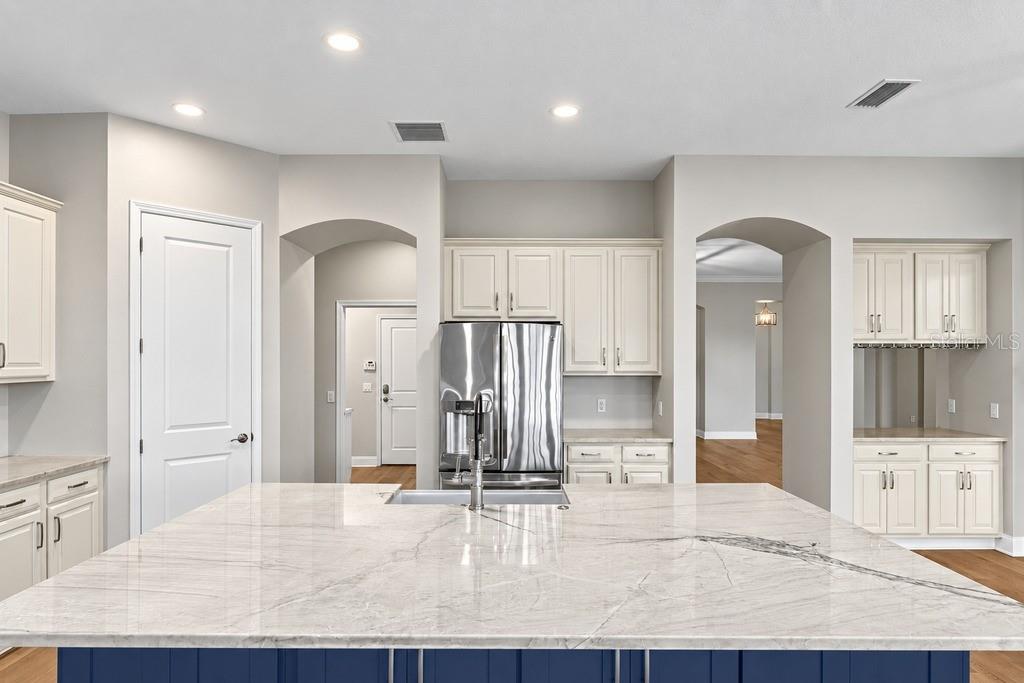 603 ISLEBAY DR