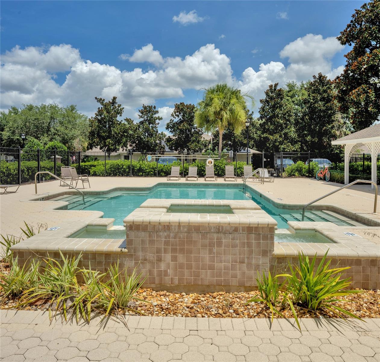 5911 PHOEBENEST DR