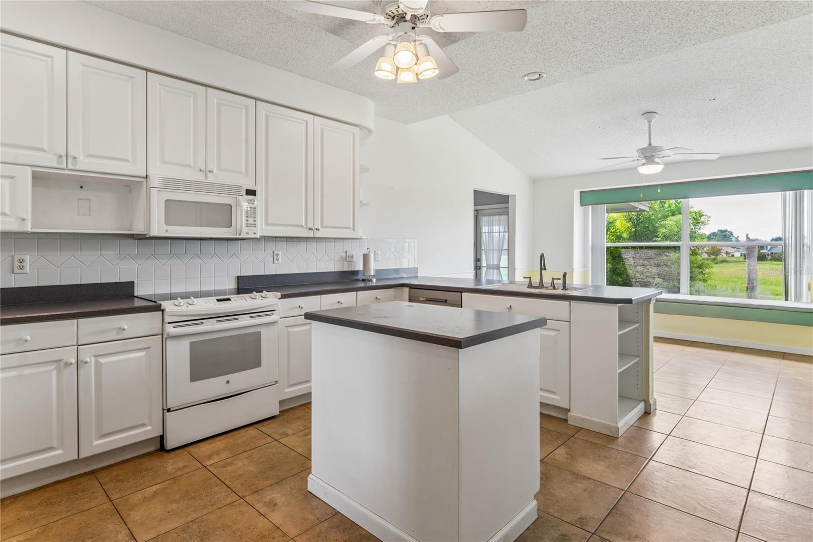 2336 E DEL WEBB BLVD
