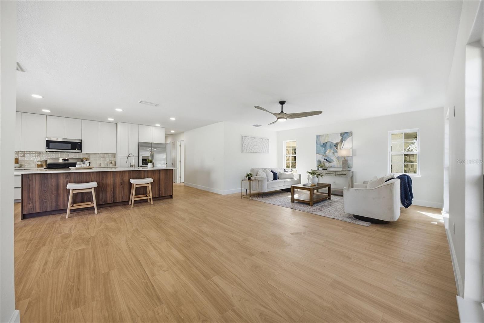 615 E DAVIS BLVD