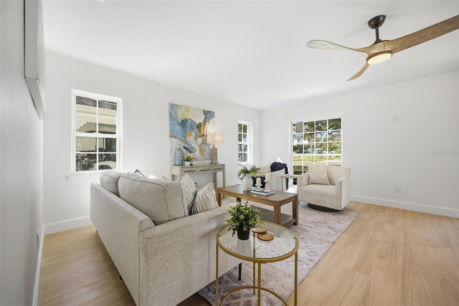 615 E DAVIS BLVD