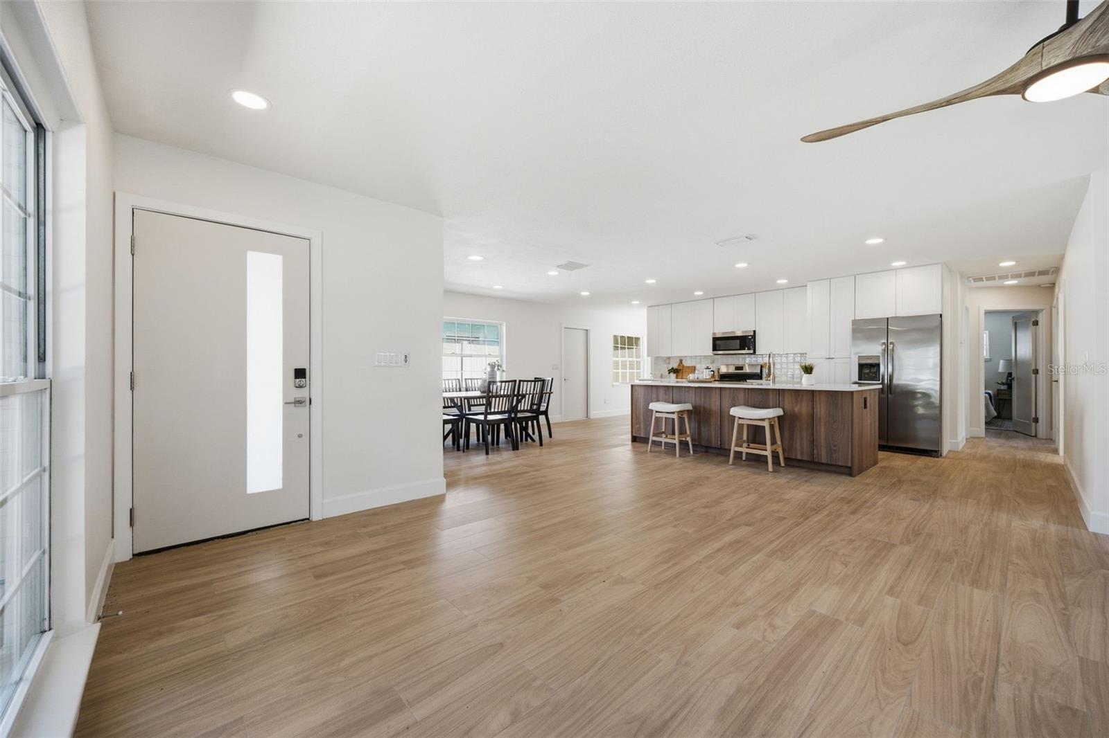 615 E DAVIS BLVD
