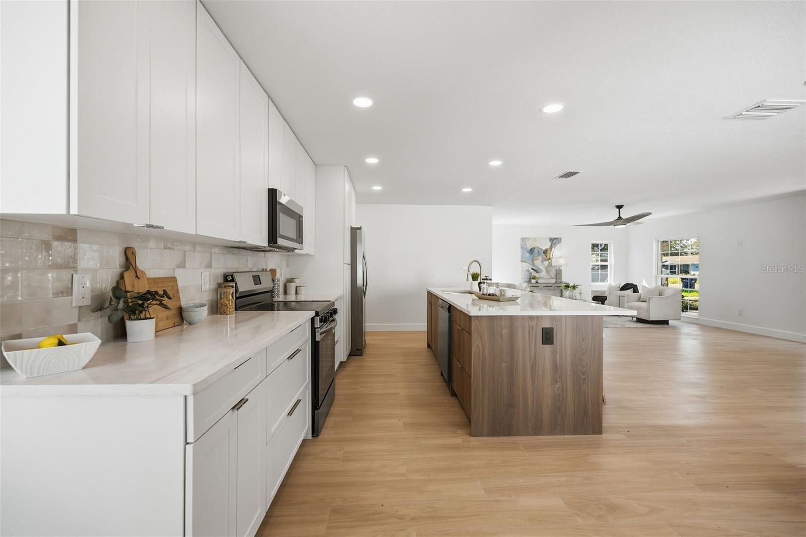 615 E DAVIS BLVD