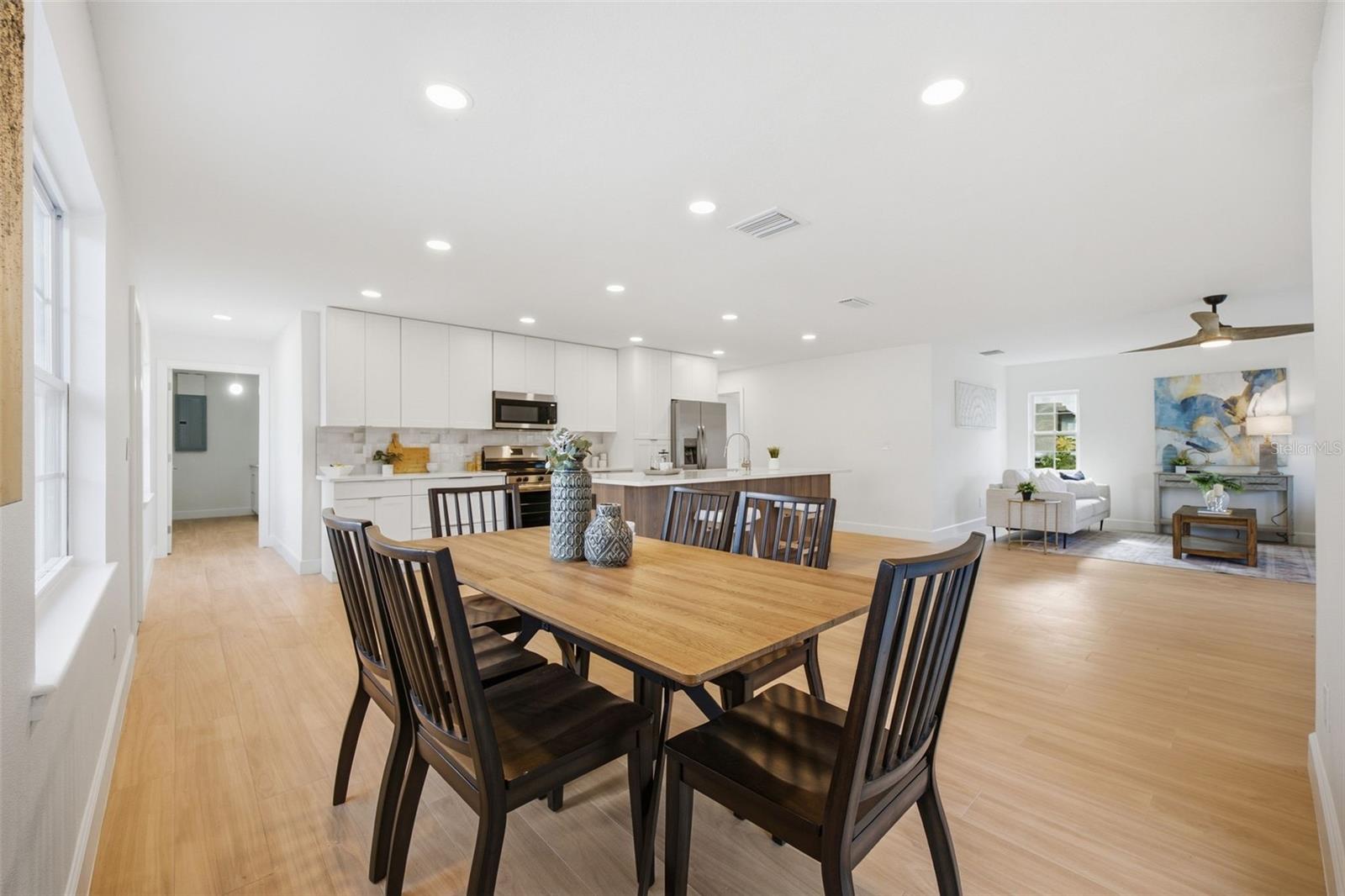 615 E DAVIS BLVD