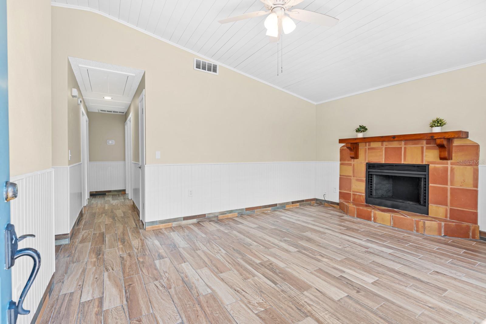 1205 MOHRLAKE DR
