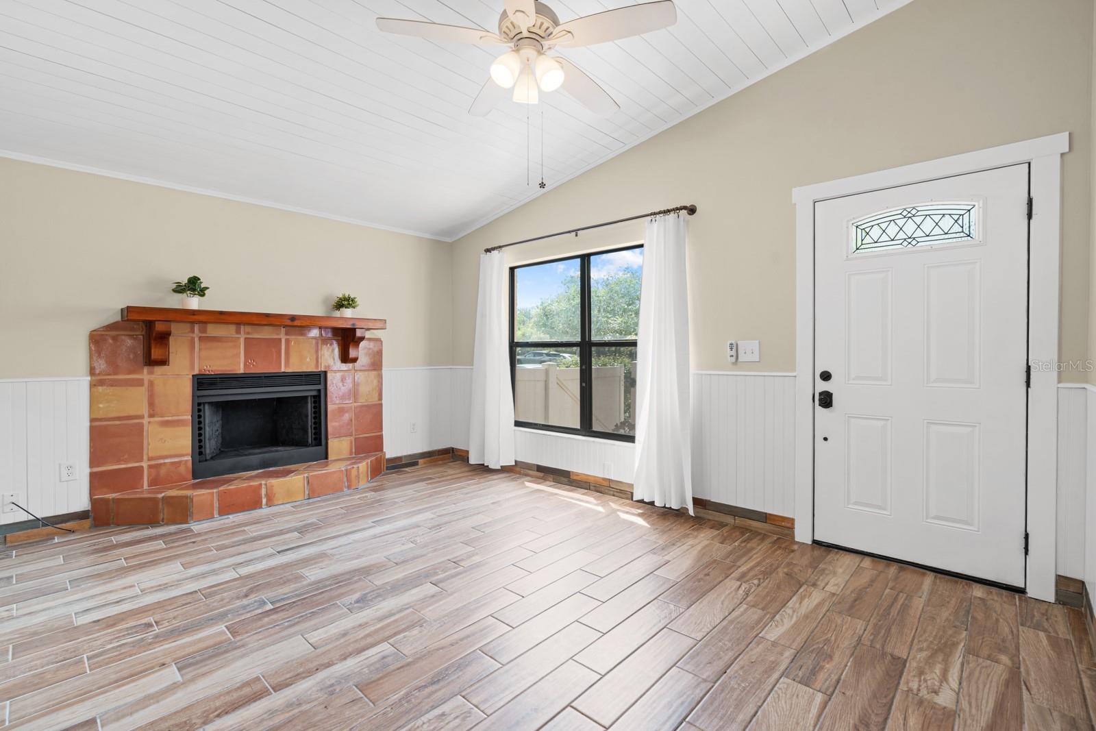 1205 MOHRLAKE DR