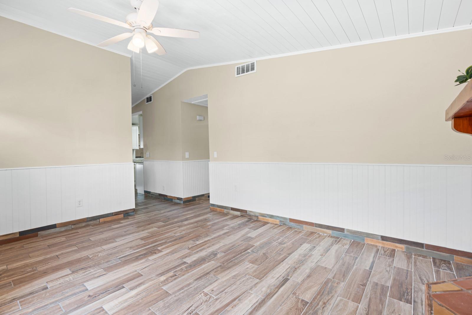1205 MOHRLAKE DR