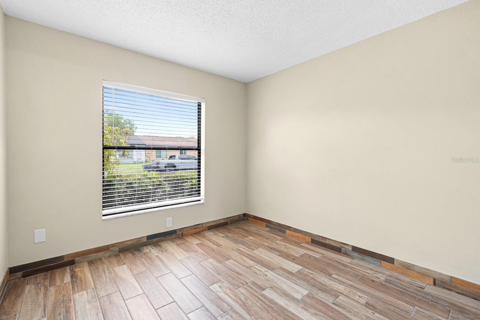 1205 MOHRLAKE DR