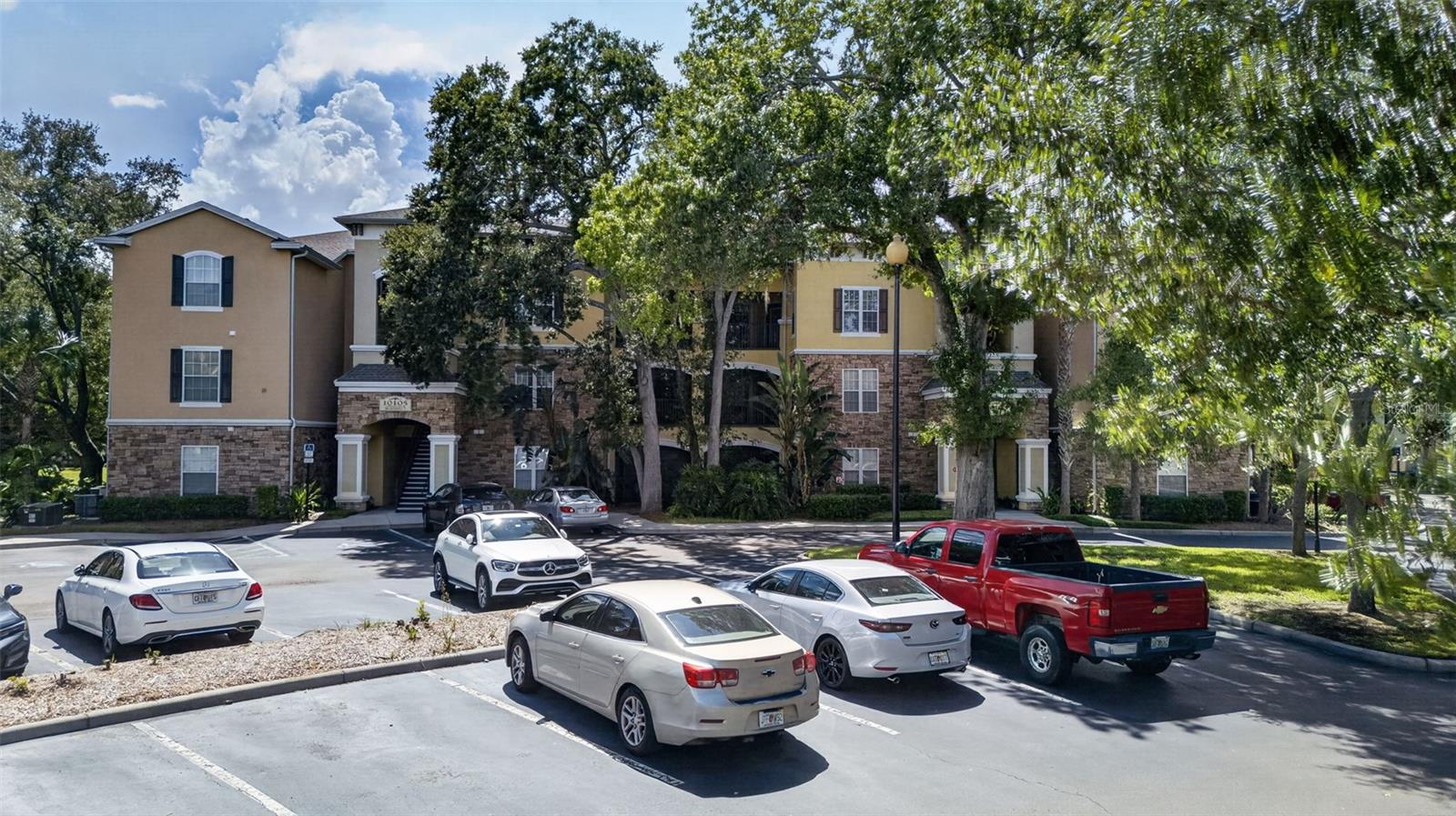 10103 COURTNEY OAKS CIR #302