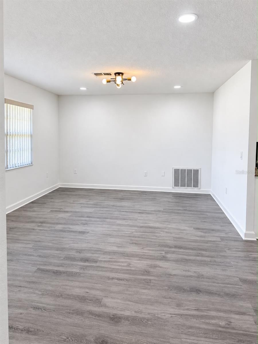 11426 FOX RUN
