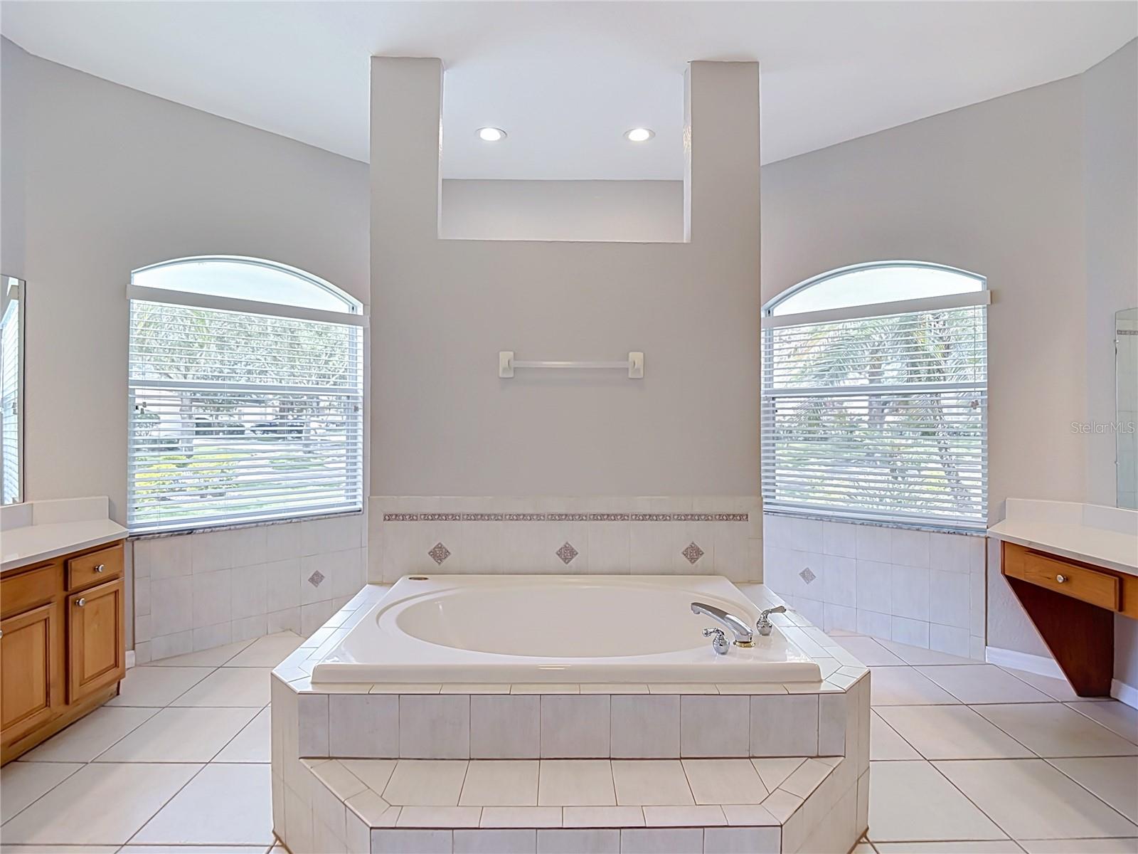 10221 GARDEN ALCOVE DR