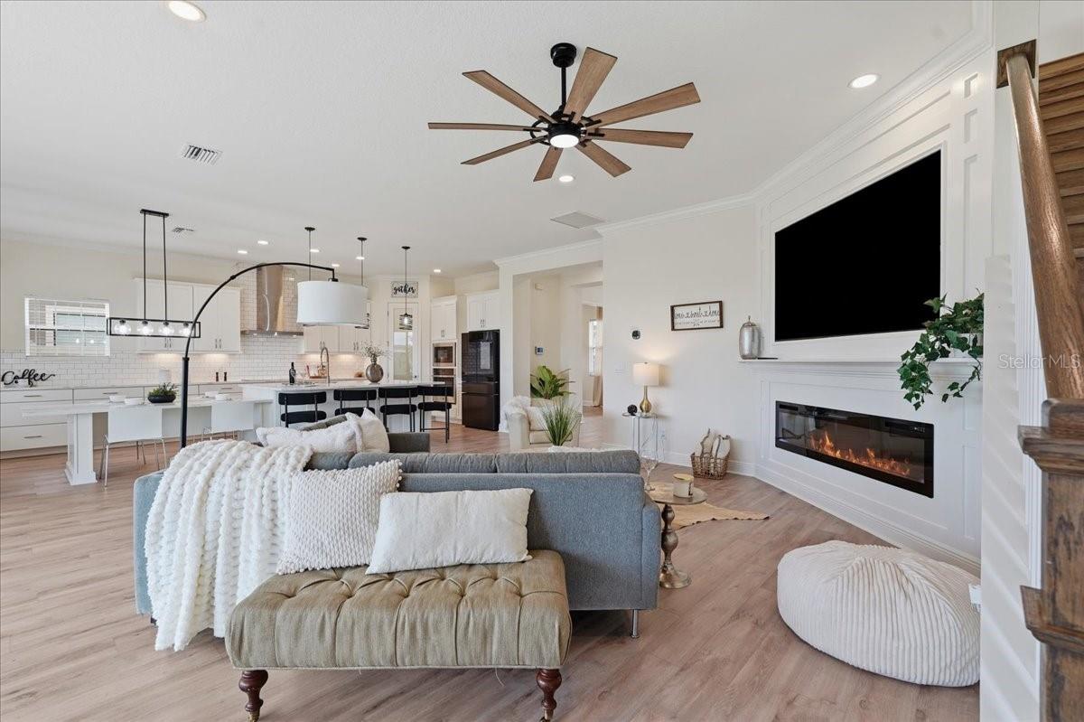 11232 RUSTIC TIMBER LOOP