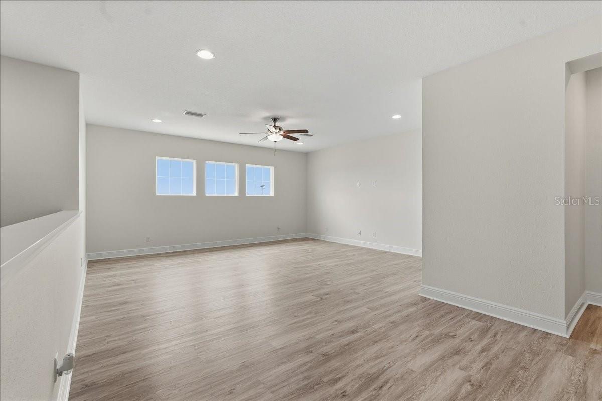 11232 RUSTIC TIMBER LOOP