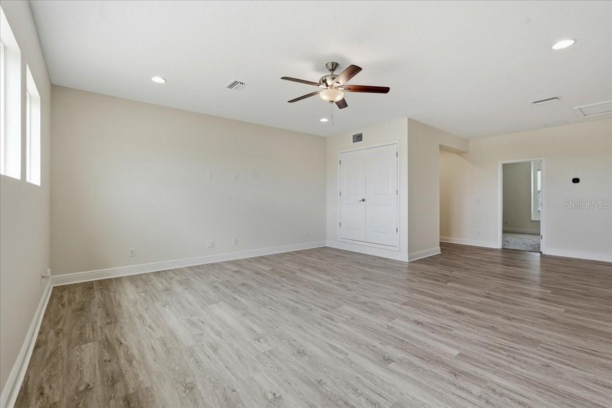 11232 RUSTIC TIMBER LOOP