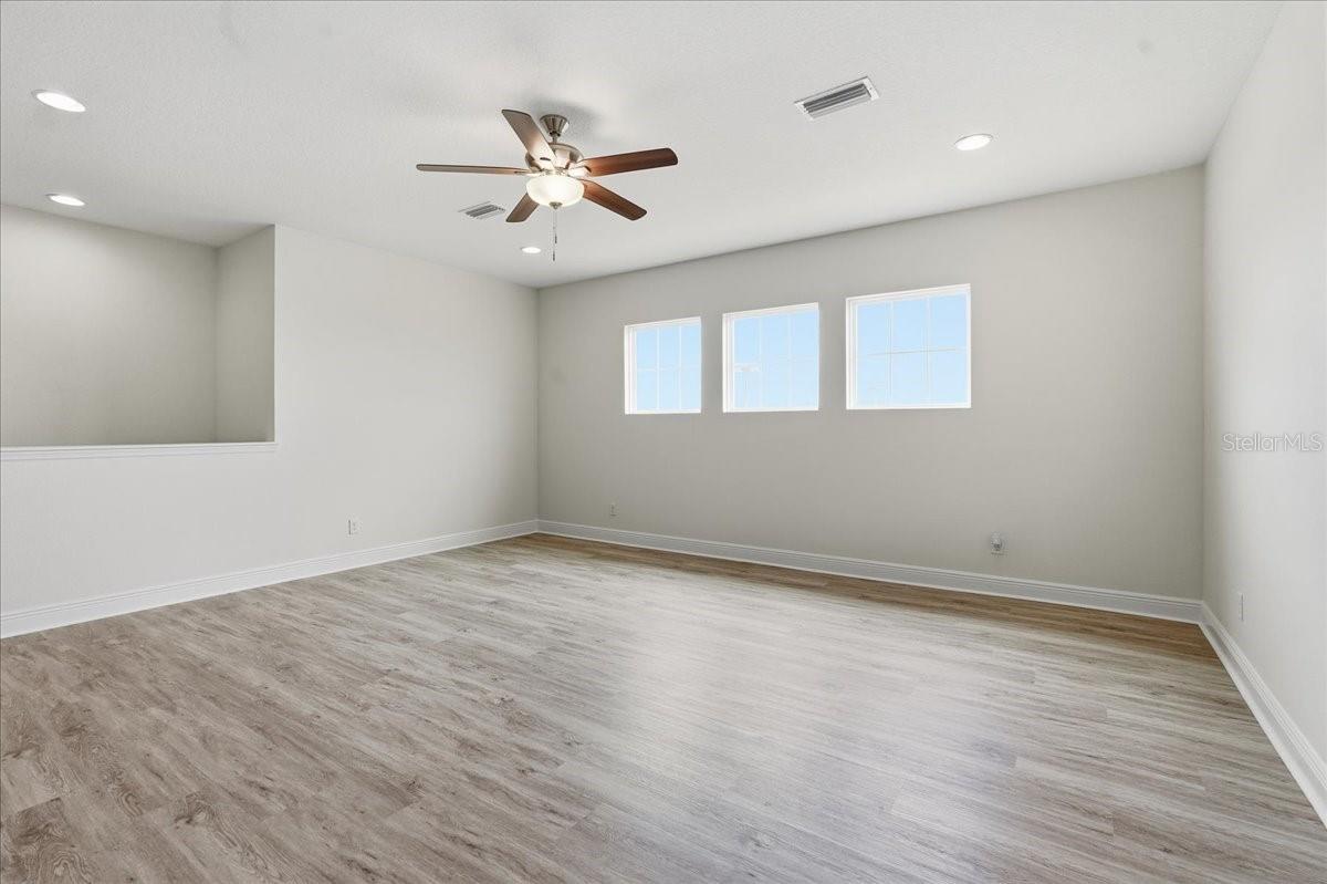11232 RUSTIC TIMBER LOOP