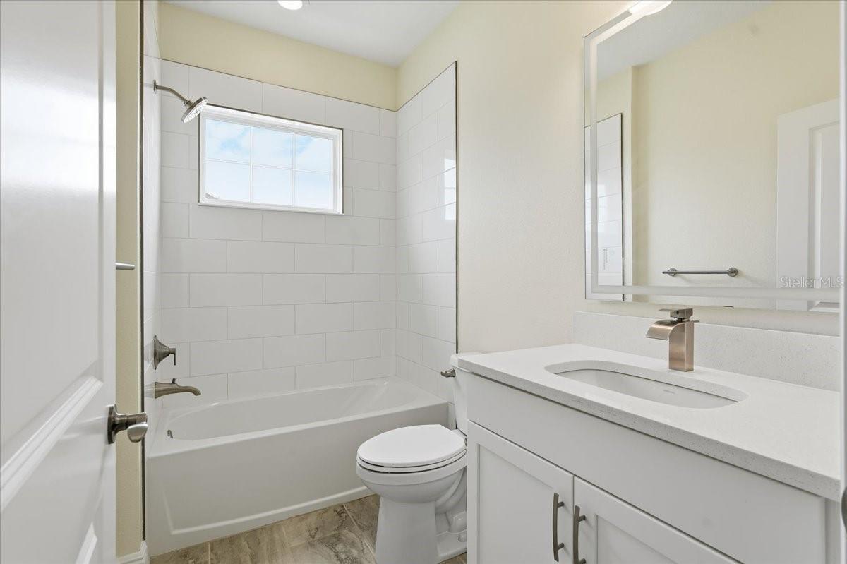 11232 RUSTIC TIMBER LOOP