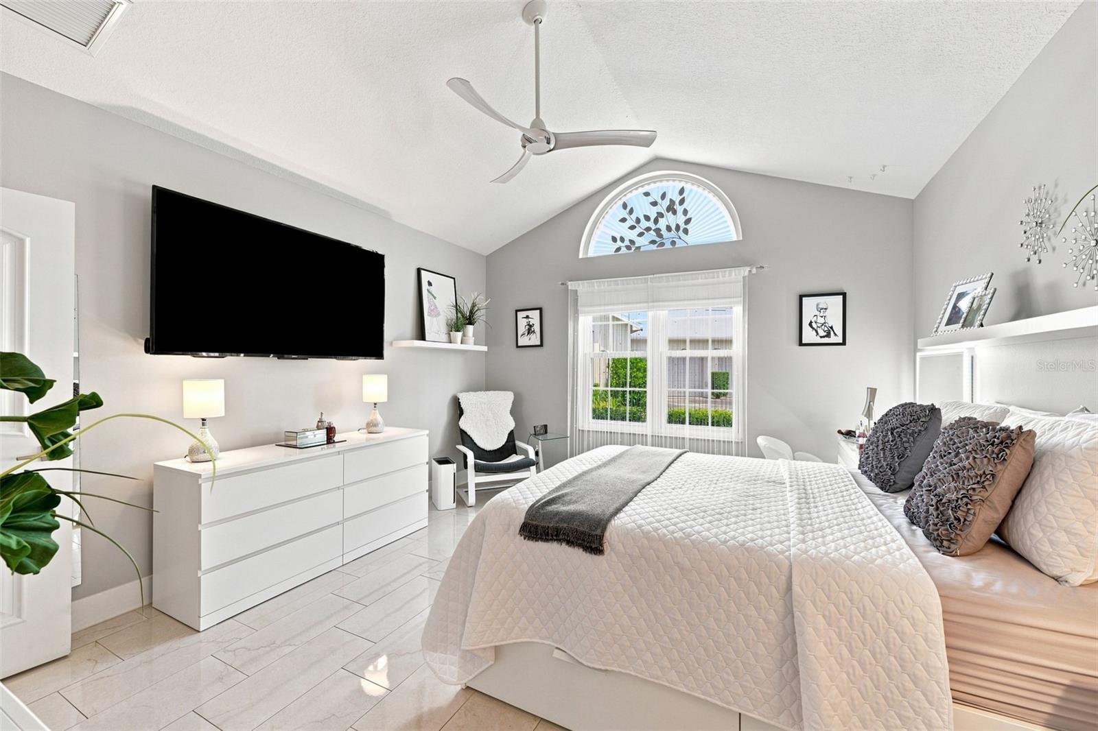 1131 GOLFVIEW WOODS DR