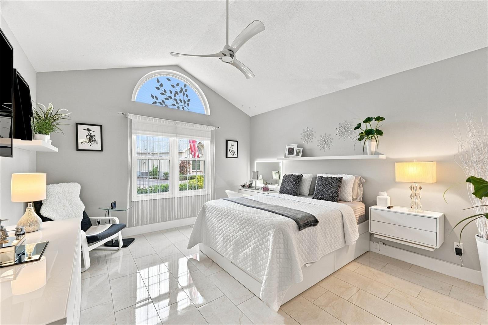 1131 GOLFVIEW WOODS DR