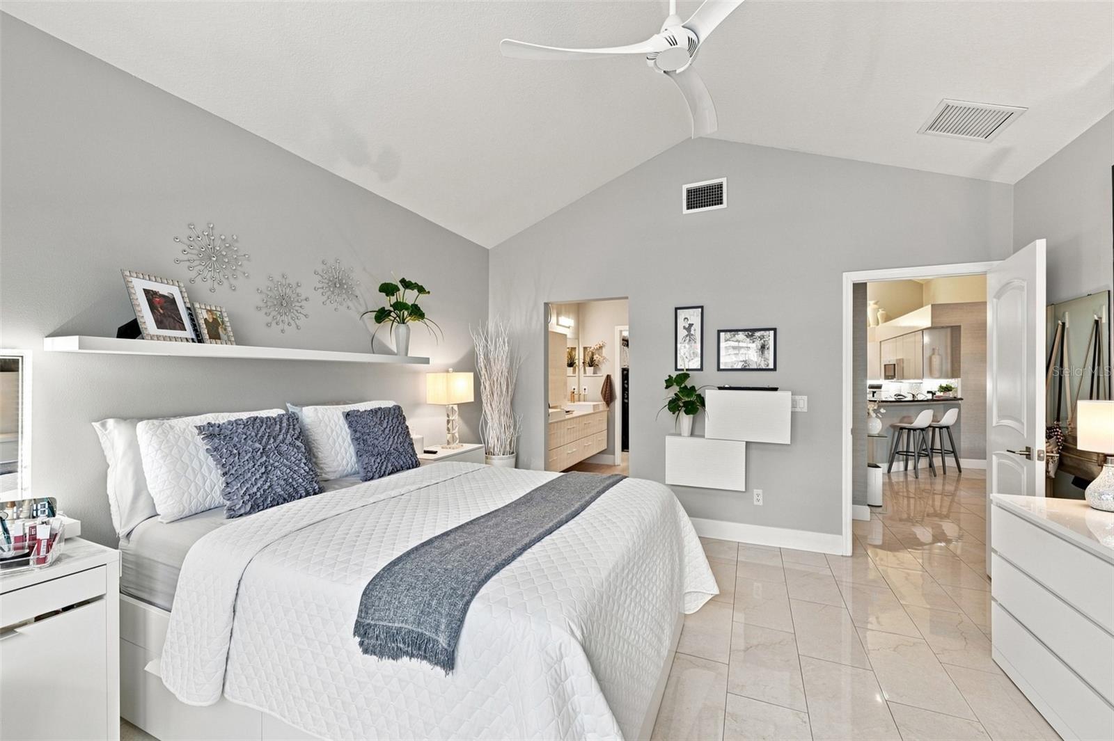 1131 GOLFVIEW WOODS DR