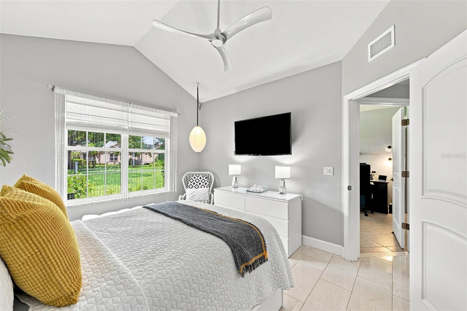 1131 GOLFVIEW WOODS DR