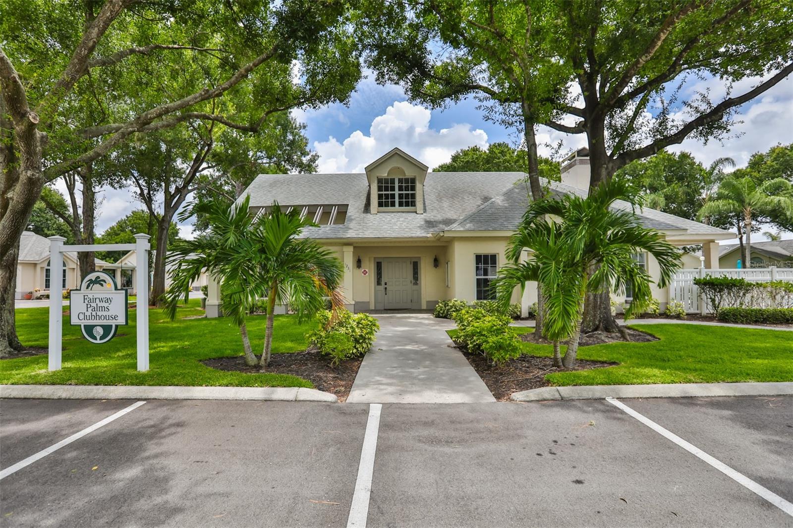 1131 GOLFVIEW WOODS DR