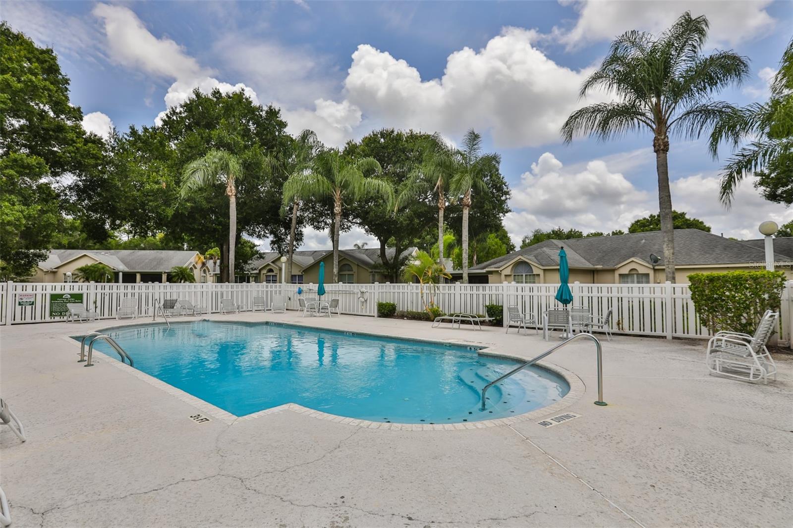 1131 GOLFVIEW WOODS DR