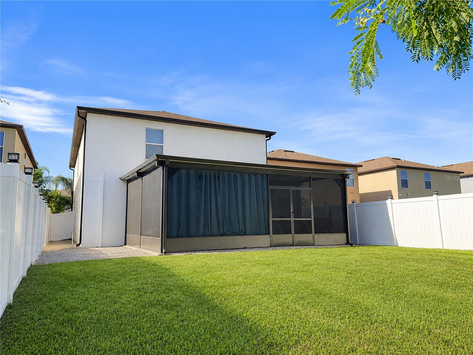 407 ROYAL EMPRESS DR