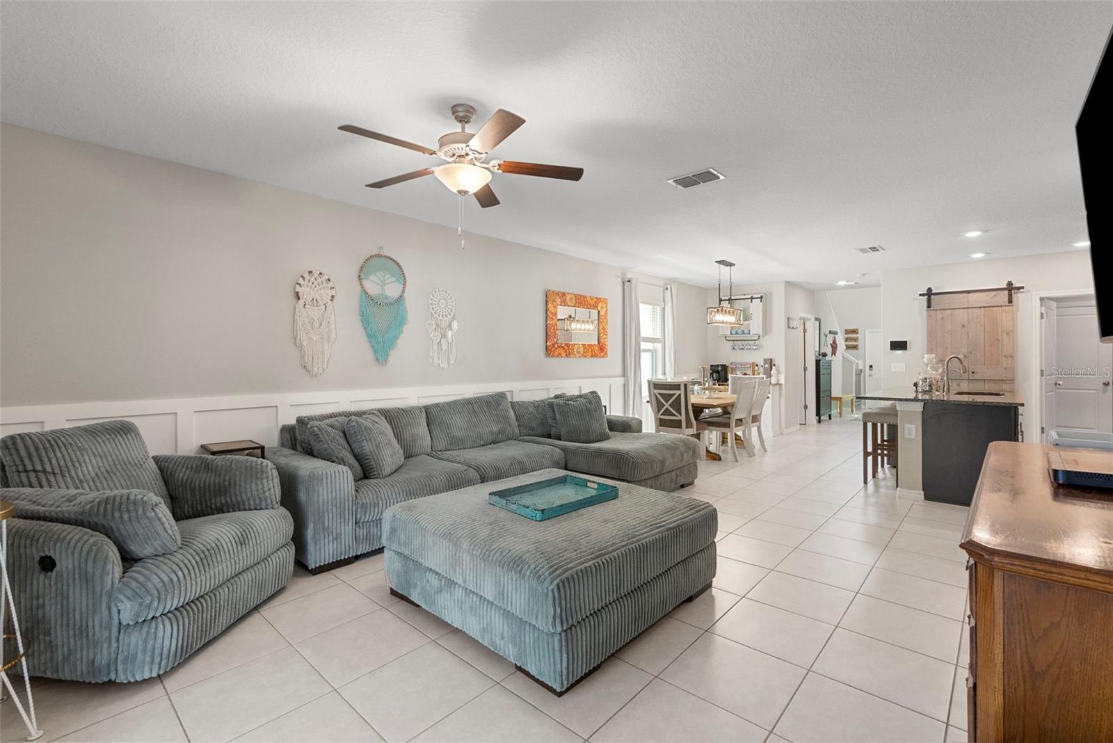 407 ROYAL EMPRESS DR