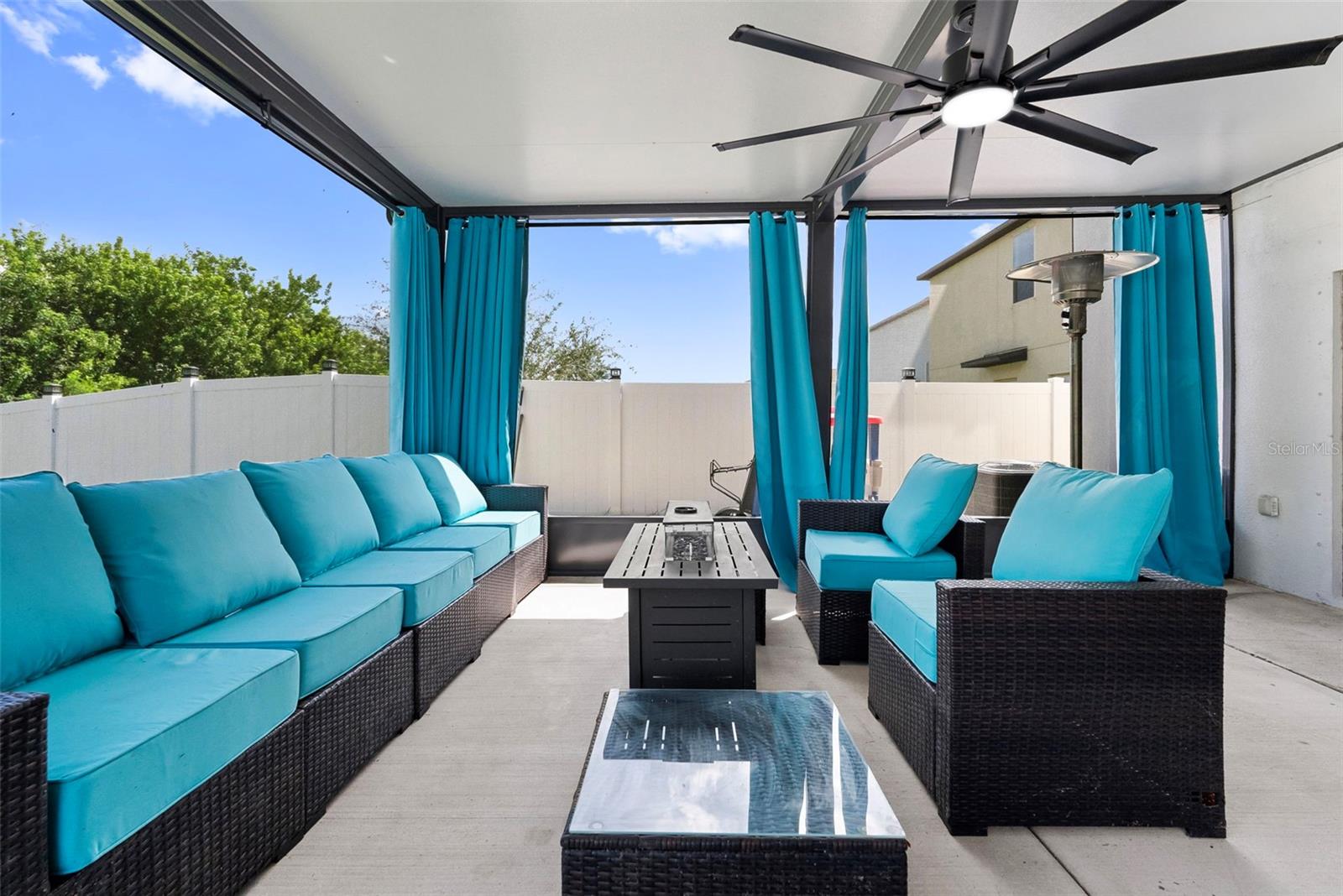 407 ROYAL EMPRESS DR