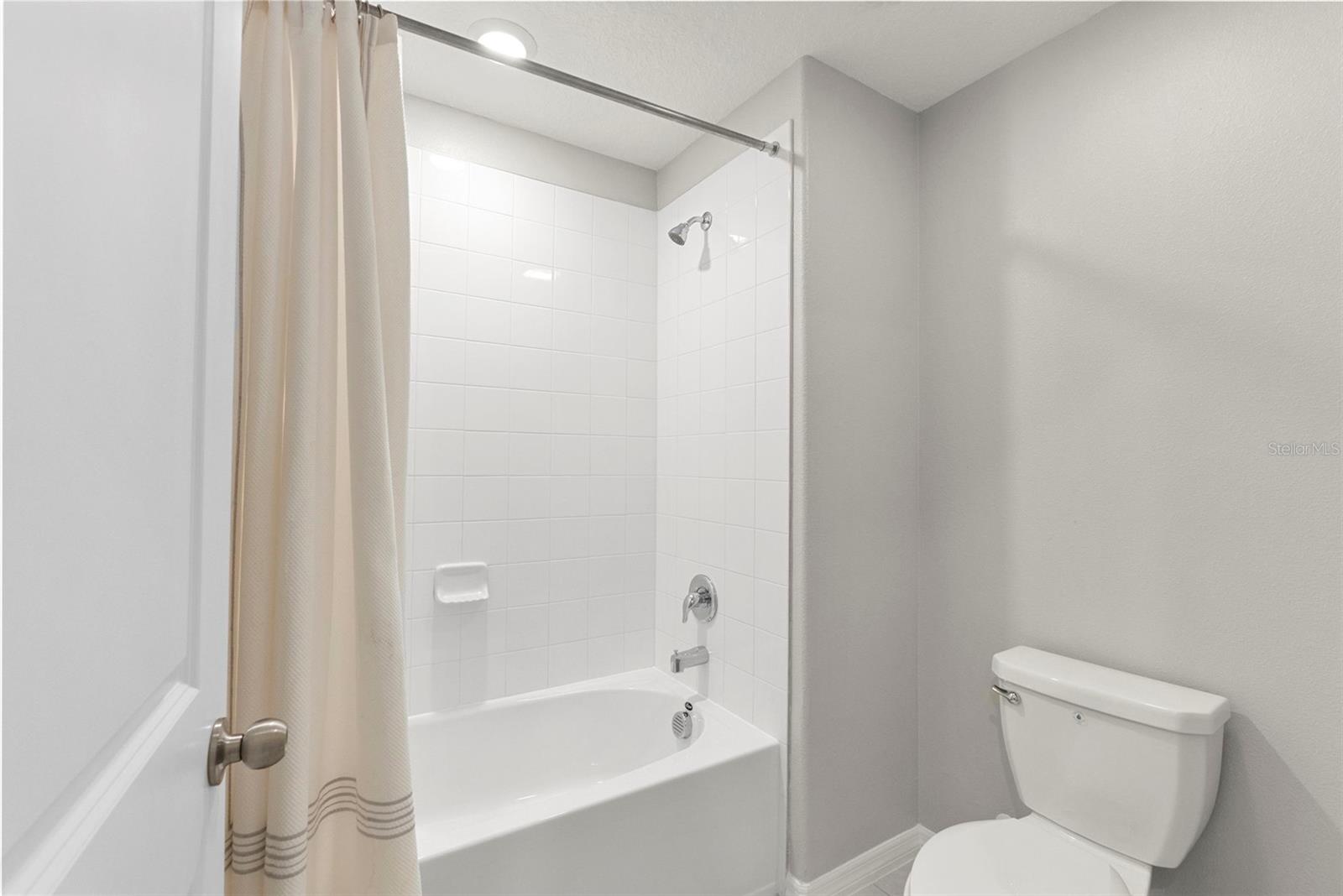 407 ROYAL EMPRESS DR