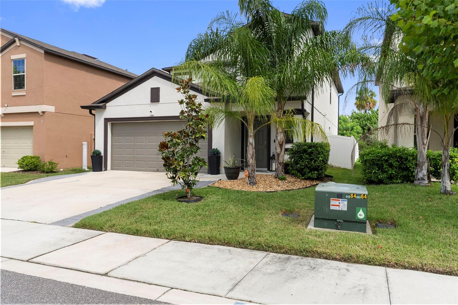 407 ROYAL EMPRESS DR