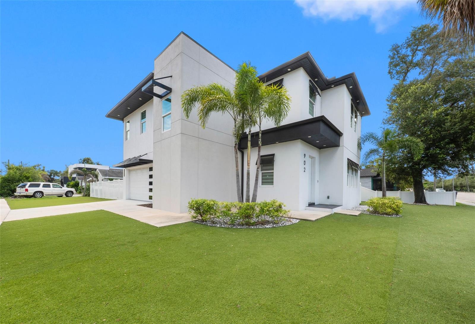 902 W SLIGH AVE