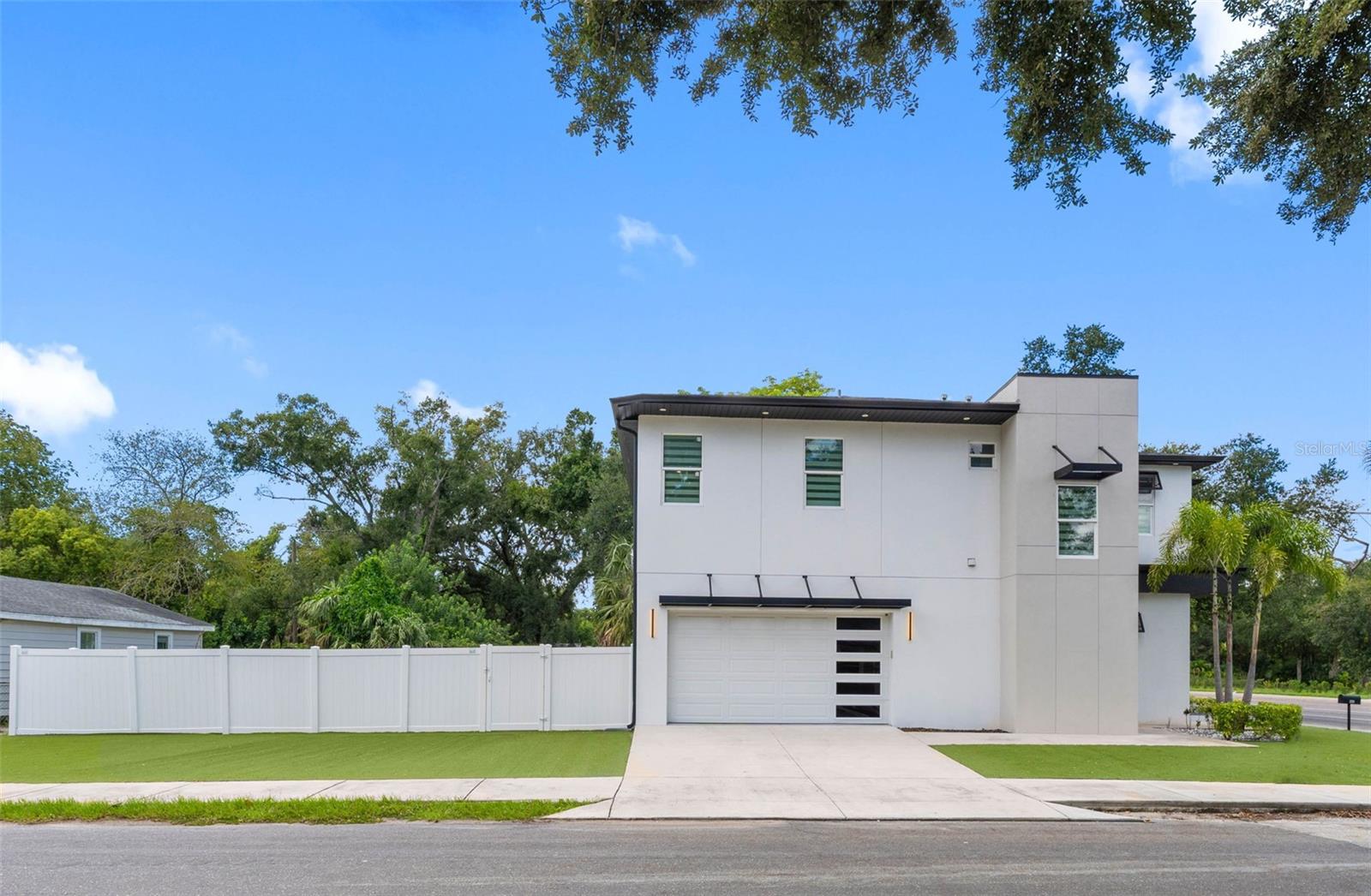 902 W SLIGH AVE