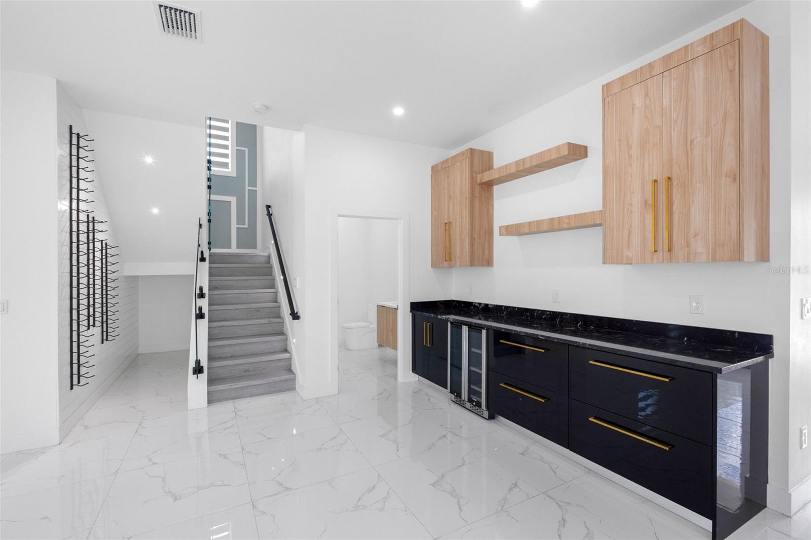 902 W SLIGH AVE