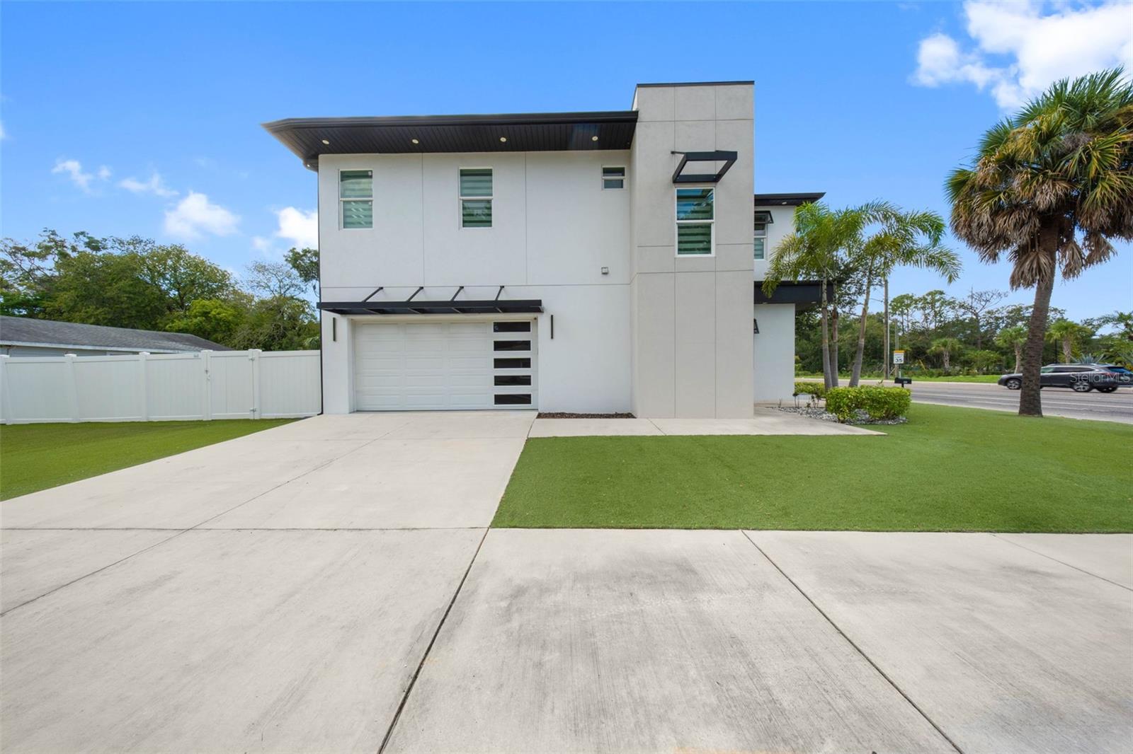 902 W SLIGH AVE