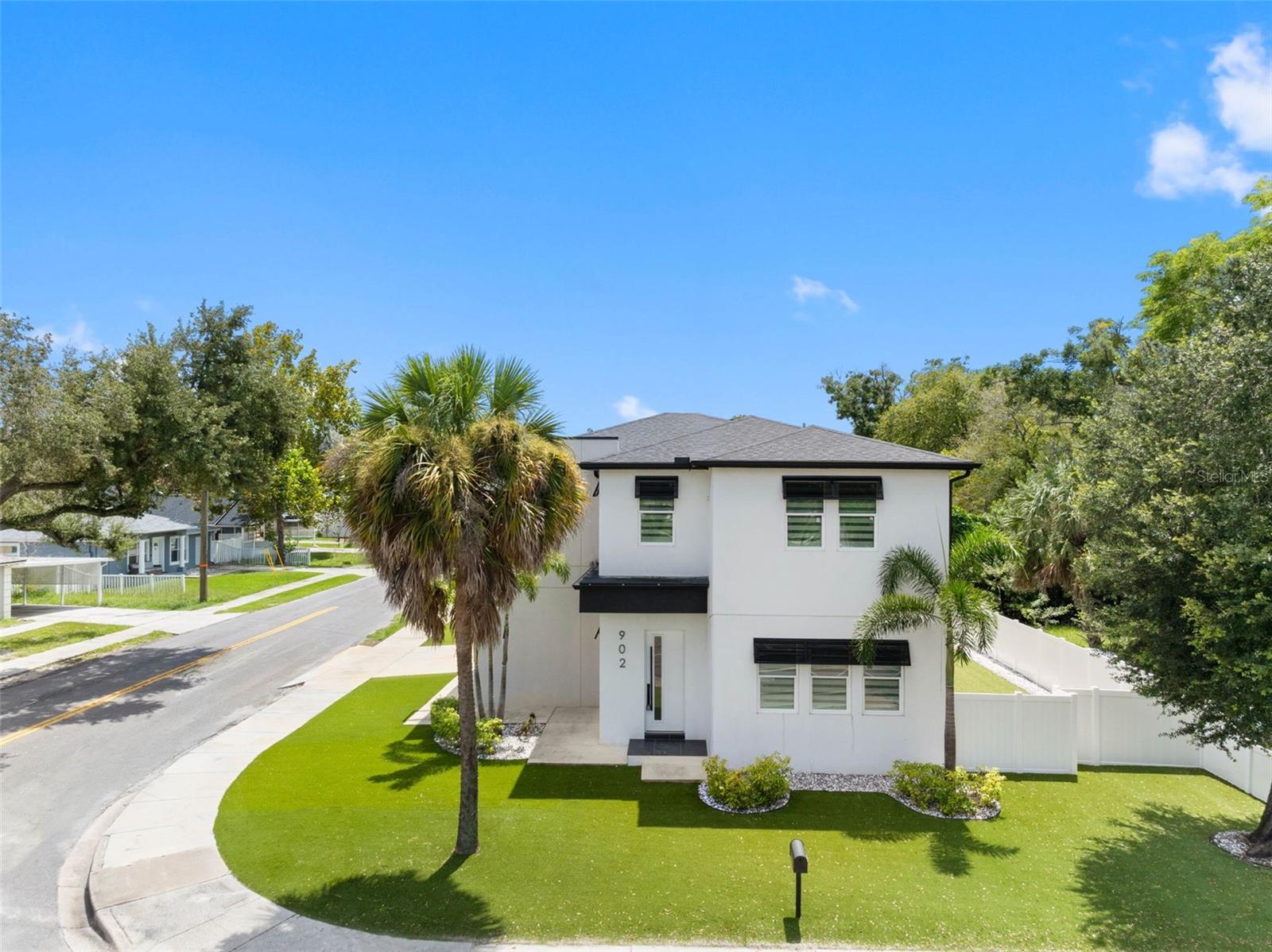 902 W SLIGH AVE